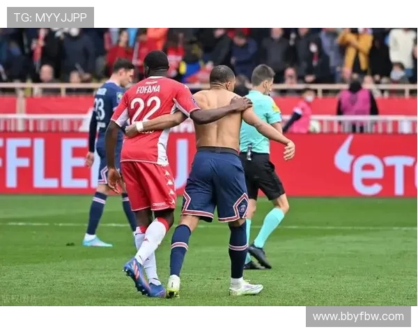 大巴黎迎战伊斯球队全力争胜精彩对决引发球迷热议